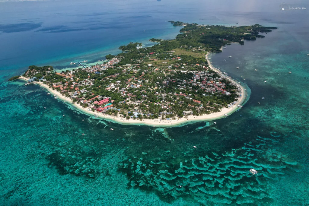 Malapascua Island white sand beach