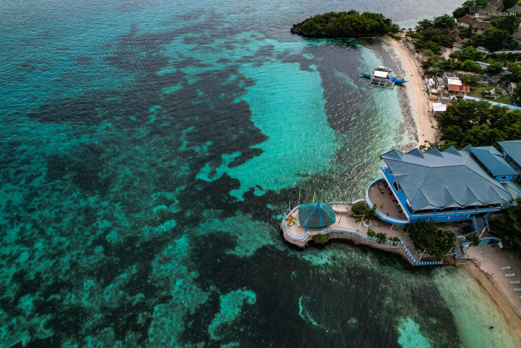 Clear waters and white sand beach of Malapascua Island